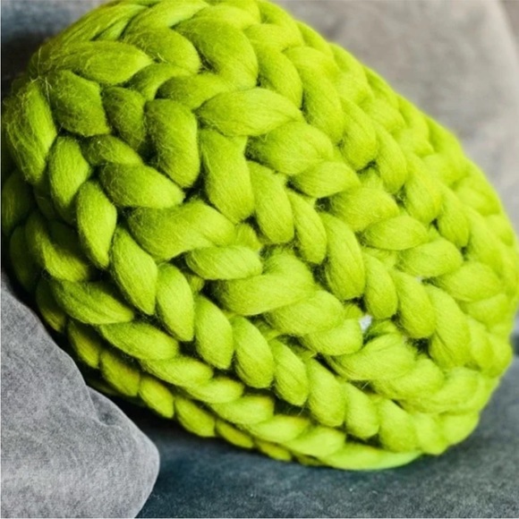 Handmade Jumbo Merino Wool Knit Accent Pillow - Picture 2 of 9